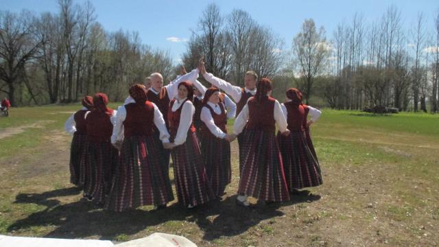 Senioru deju kolektīvs "Vārpa"